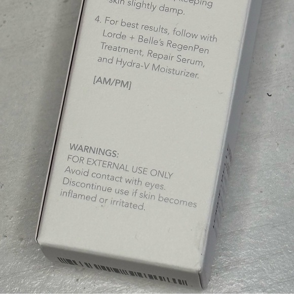 White Cleanser and Exfoliant for a Modern Skincare Routine - Picture 9 of 9